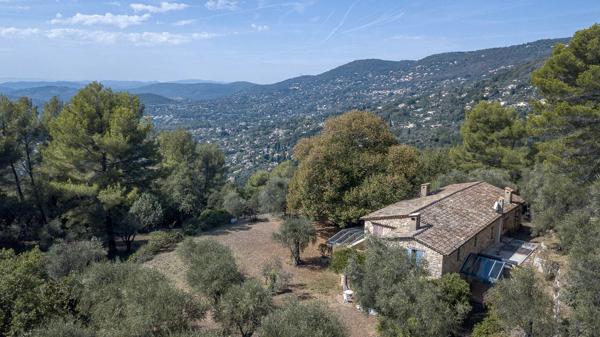 Bergerie du 18ème siècle à Grasse avec vue panoramique