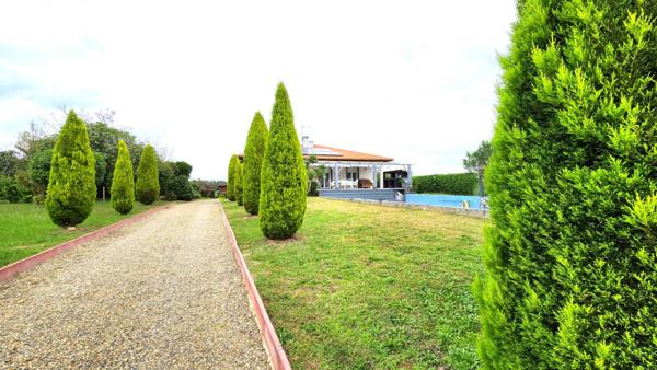 Maison 230m² + SOUS SOL + PISCINE + TERRAIN 4000m²