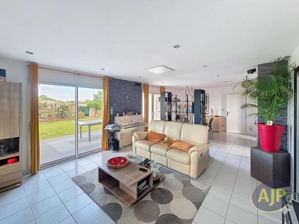 Vente maison L Herbergement : 267 000 € - AJP Immobilier Montaigu