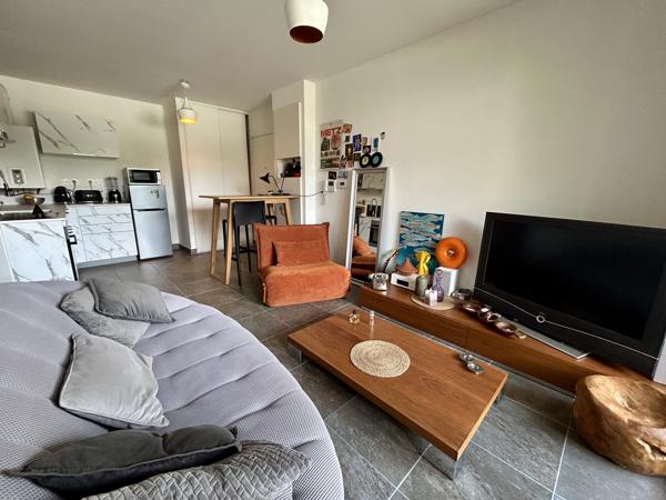 Appartement T2 récent avec terrasse de 16 m² à Sainte-Foy-lès-Lyon