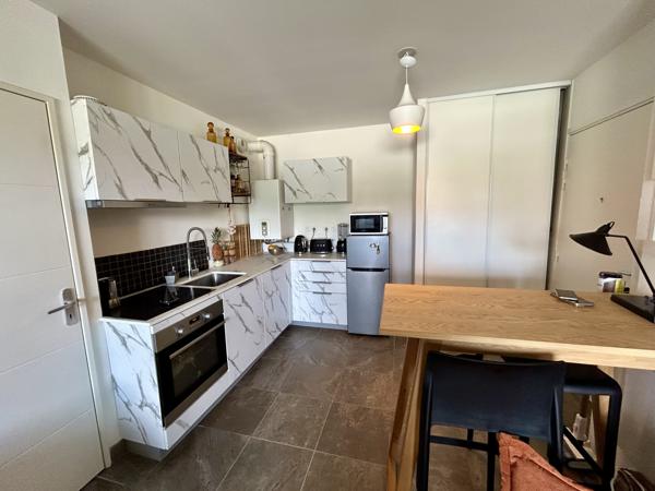 Appartement T2 récent avec terrasse de 16 m² à Sainte-Foy-lès-Lyon