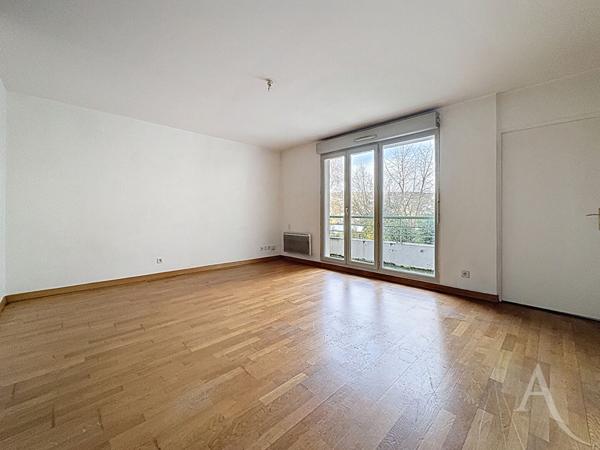 Appartement F2 située en Bord de Seine de 44m² avec parking en s/sol
