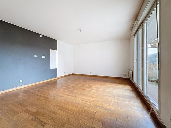 Appartement F2 située en Bord de Seine de 44m² avec parking en s/sol