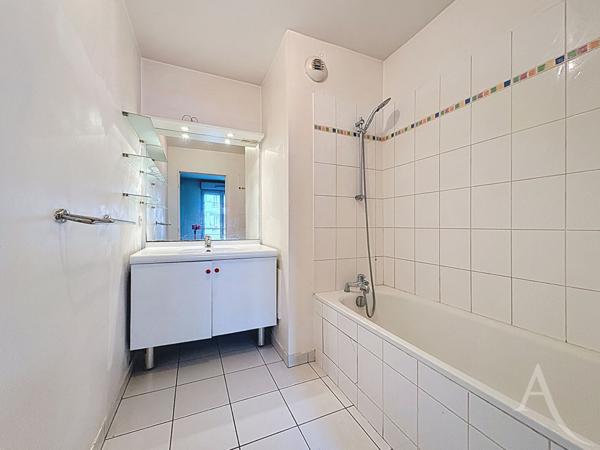 Appartement F2 située en Bord de Seine de 44m² avec parking en s/sol