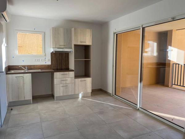 Dpt Hérault (34), à vendre SERIGNAN, appartement 3 pièces de 65.1 m² avec terrasse et stationnement