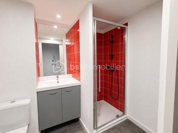 ---
Valenti Victor vous propose en exclusivité - 
Studio idéal investisseur type airbnb dans une résidence de tourisme aux prestations soignées.

Aux portes de Montpellier, proche de toutes commodités, accès Tram et centre commercial.
Studio de 21 m2 environ au rez-de-chaussée, composé d'une cuisine équipée et d'une salle d'eau avec douche à l'italienne et WC.
Vendu entièrement meublé prêt à la location. 
La résidence propose de belles prestations: une grande piscine, une salle de musculation avec spa et Hammam ... 

Situé dans la résidence City'in ce studio est libre de tout bail.
L'appartement peut être exploiter en courte durée ou longue durée : airbnb, étudiants ... (Il n'est pas possible de l'habiter en résidence principale)

Les charges de copropriété comprennent : L'eau (chaude/froide), l'électricité, l'entretien des parties communes, ascenseur, piscine, chauffage etc..

Une visite s'impose

----