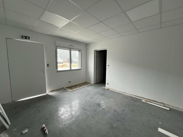 Local d'activites 175 m² à louer THORIGNE FOUILLARD (réf : 35.6454)