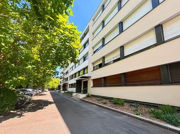 Appartement 3 pièces très lumineux plein coeur du Centre-ville , Verrières-le-Buisson, DPE C , cave.