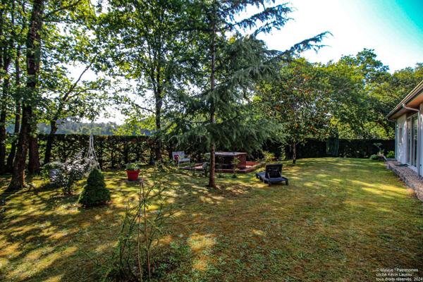 Une maison de Maître contemporaine à Candresse avec dépendances et son jardin de 2500m2 arboré