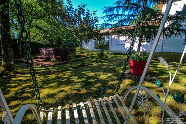 Une maison de Maître contemporaine à Candresse avec dépendances et son jardin de 2500m2 arboré