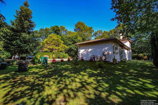 Une maison de Maître contemporaine à Candresse avec dépendances et son jardin de 2500m2 arboré