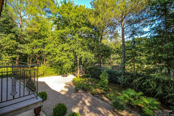 Une maison de Maître contemporaine à Candresse avec dépendances et son jardin de 2500m2 arboré