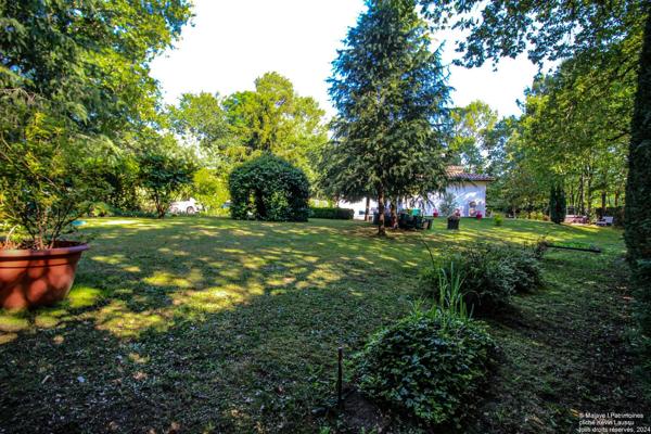 Une maison de Maître contemporaine à Candresse avec dépendances et son jardin de 2500m2 arboré