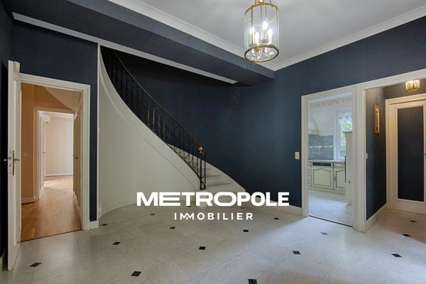Maison 12 pièce(s) 10 chambre(s) 425 m²