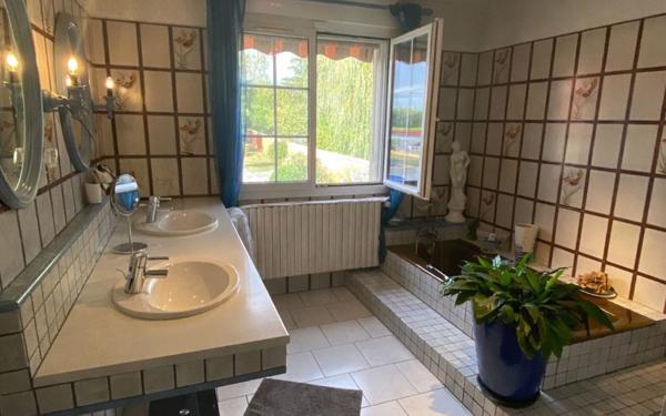 Maison à vendre    6 pièces •  Villiers-en-Lieu