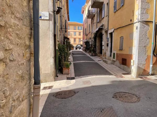 Charmante maison en pierre - Village de Valbonne !