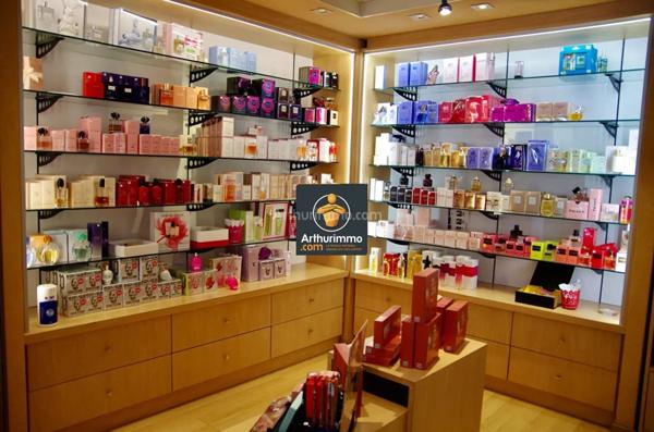 Location Local commercial 3 pièces 300 m2 à Morestel