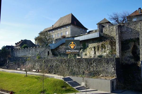 Location Local commercial 3 pièces 300 m2 à Morestel