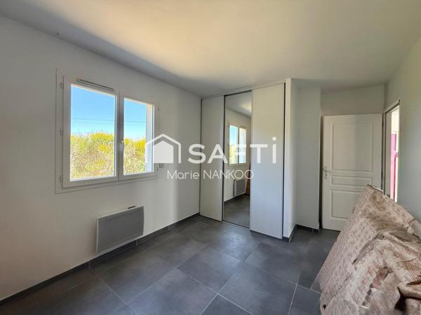 Villa contemporaine de plain-pied avec dépendance à Pauligne (11300)