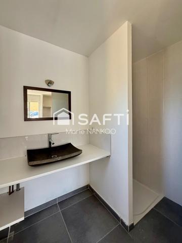 Villa contemporaine de plain-pied avec dépendance à Pauligne (11300)