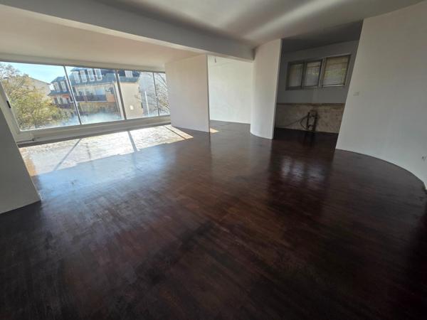 Appartement à finir de rénover – Lumineux, centre-ville de Rodez, place de parking