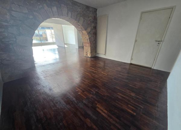 Appartement à finir de rénover – Lumineux, centre-ville de Rodez, place de parking