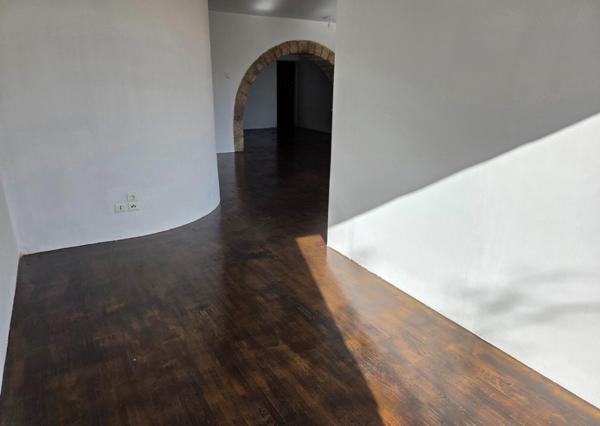 Appartement à finir de rénover – Lumineux, centre-ville de Rodez, place de parking