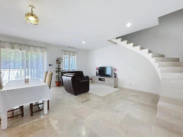 Maison de ville rénover avec de belles prestations