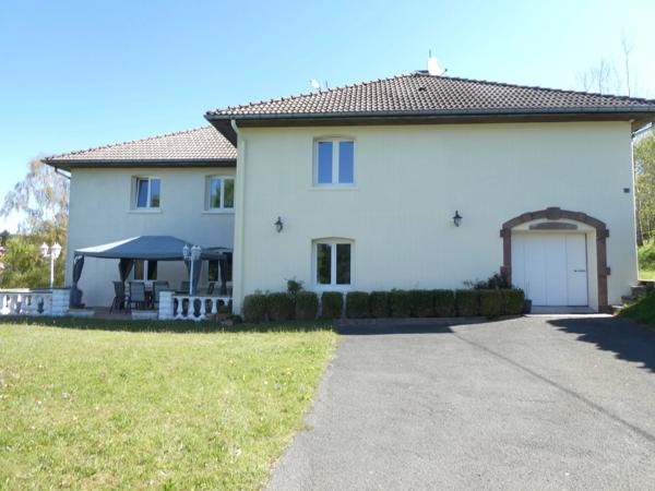 JULIENRUPT (88)à vendre , propriété T7 de 235m² , hangar extérieur , carport, terrain 8400m².