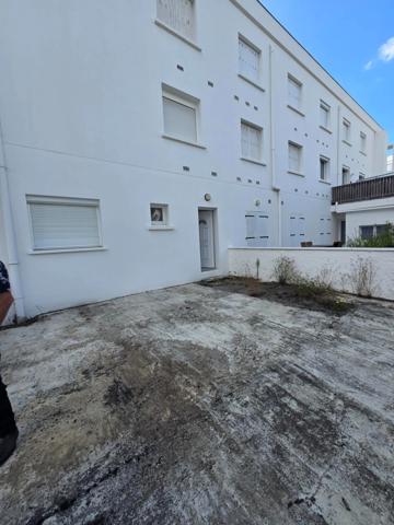 Appartement à vendre 3 pièces, grande terrasse, cave, 200 m mer LA TREMBLADE (17)