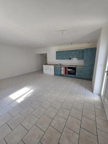 Appartement à vendre 3 pièces, grande terrasse, cave, 200 m mer LA TREMBLADE (17)