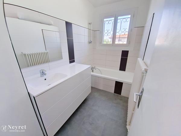 A ne pas rater ! Maison individuelle de 147 m², 5 chambres avec garage de 29m² sur 564 m² clos et arboré