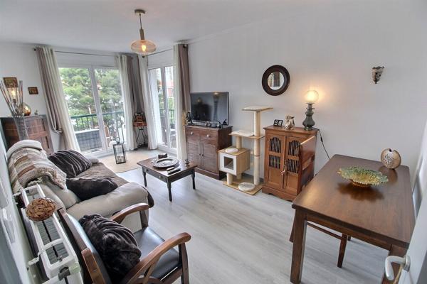 À VENDRE APPARTEMENT ENTIÈREMENT RENOVÉ SANS VIS-A-VIS, VUE DÉGAGÉE