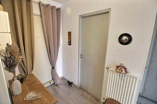 À VENDRE APPARTEMENT ENTIÈREMENT RENOVÉ SANS VIS-A-VIS, VUE DÉGAGÉE