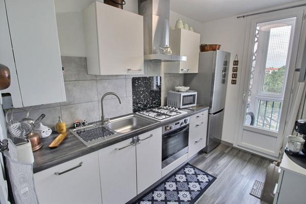 À VENDRE APPARTEMENT ENTIÈREMENT RENOVÉ SANS VIS-A-VIS, VUE DÉGAGÉE
