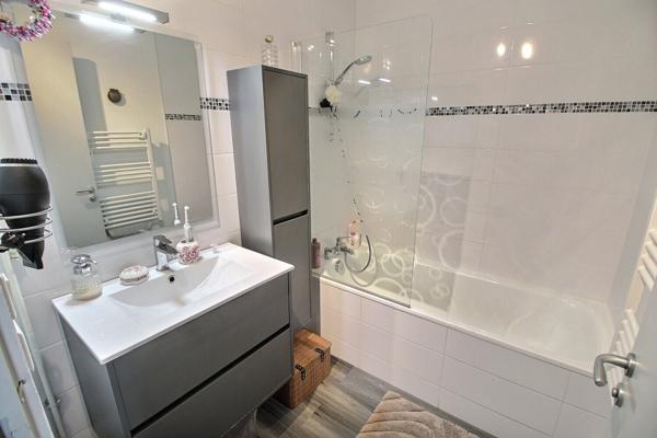 À VENDRE APPARTEMENT ENTIÈREMENT RENOVÉ SANS VIS-A-VIS, VUE DÉGAGÉE