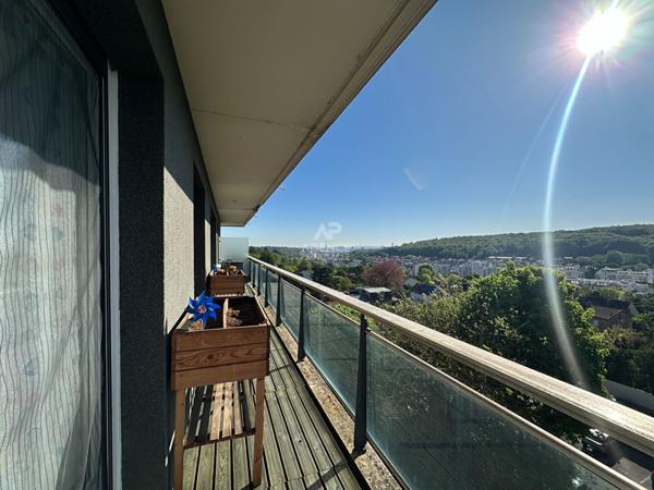 Chaville - 3 pièces avec large balcon en étage élevé €485 000 ** - Référence 687-C