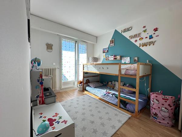 Chaville - 3 pièces avec large balcon en étage élevé €485 000 ** - Référence 687-C