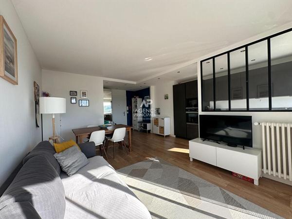 Chaville - 3 pièces avec large balcon en étage élevé €485 000 ** - Référence 687-C