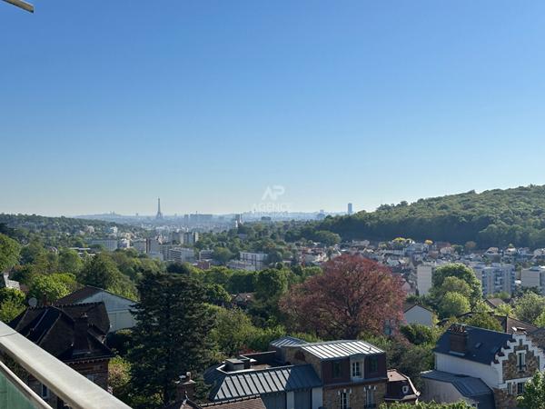Chaville - 3 pièces avec large balcon en étage élevé €485 000 ** - Référence 687-C