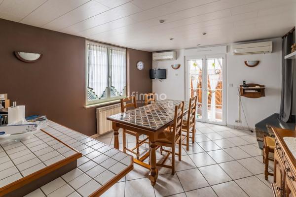 Maison mitoyenne, avec de jolies prestations.