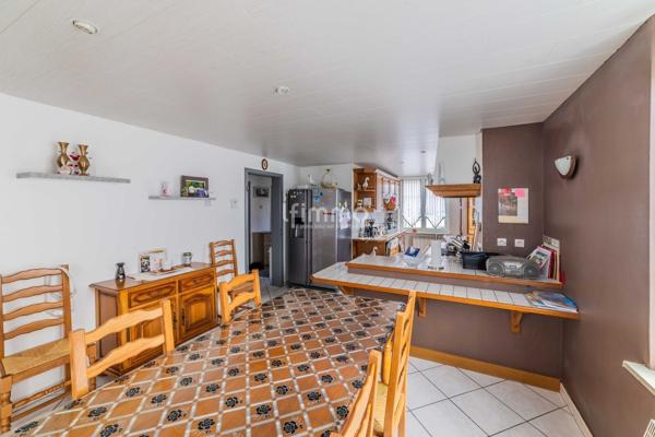 Maison mitoyenne, avec de jolies prestations.