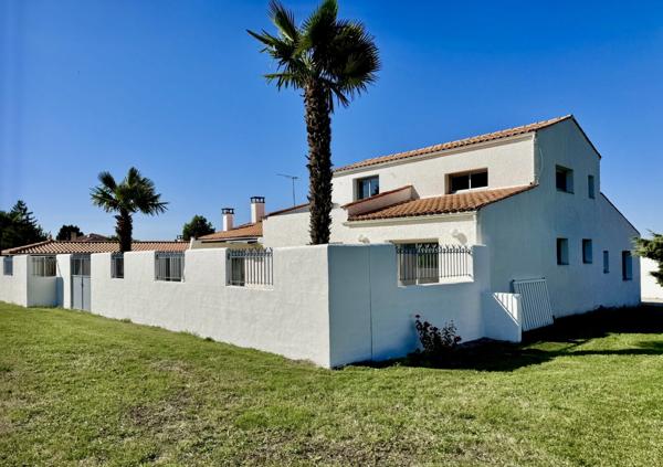 Breuillet – Élégante villa avec piscine, volumes et luminosité