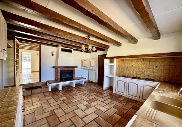 Breuillet – Élégante villa avec piscine, volumes et luminosité