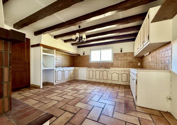 Breuillet – Élégante villa avec piscine, volumes et luminosité