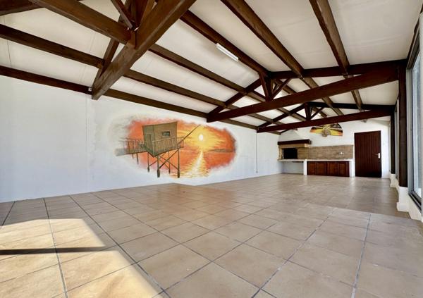 Breuillet – Élégante villa avec piscine, volumes et luminosité