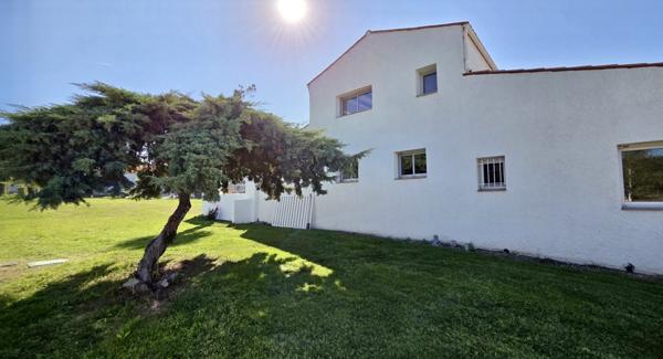 Breuillet – Élégante villa avec piscine, volumes et luminosité