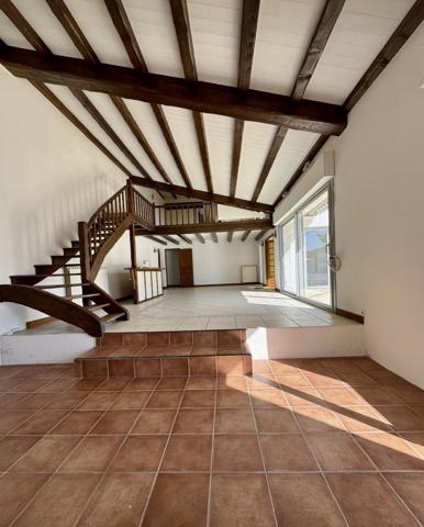 Breuillet – Élégante villa avec piscine, volumes et luminosité