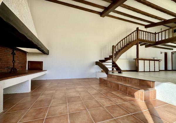 Breuillet – Élégante villa avec piscine, volumes et luminosité