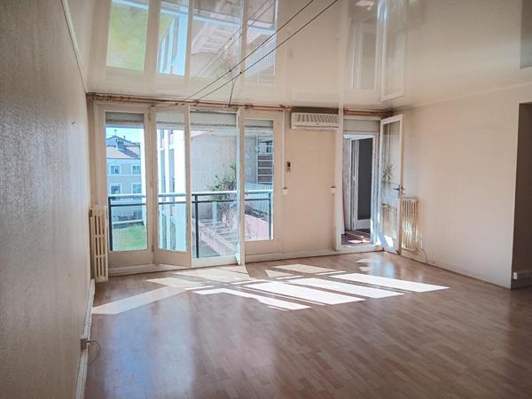 Cahors centre ville, appartement 120 m², ascenseur et parking